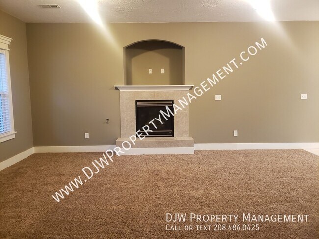 Foto del edificio - 3669 N Hawkins Ave