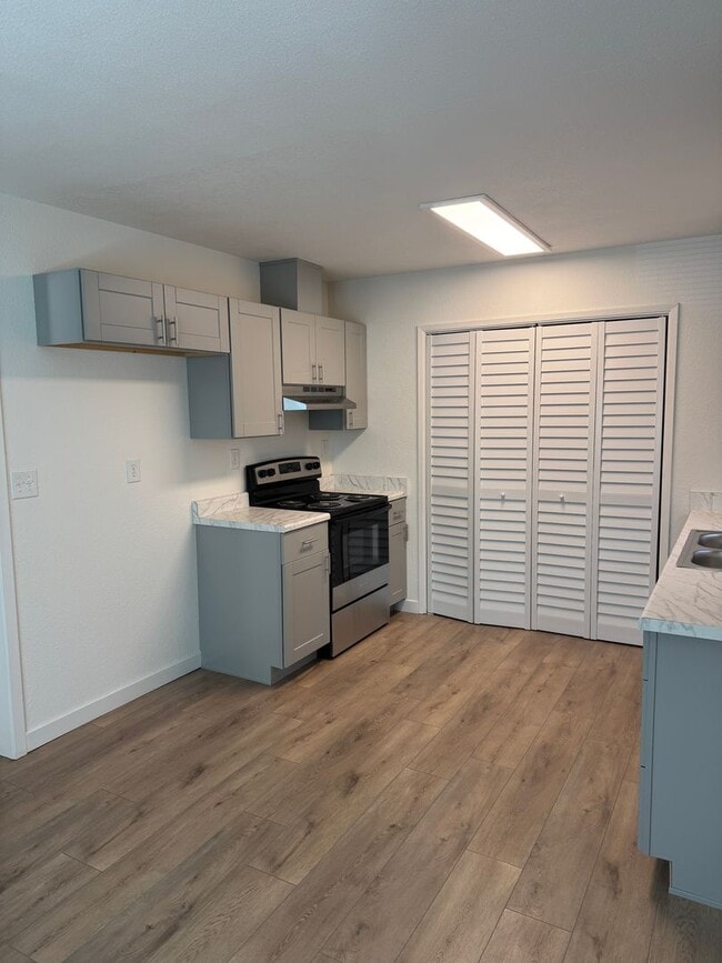 Building Photo - Newly renovated Cottage in Shasta Lake City!