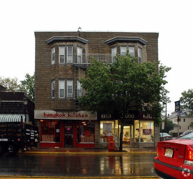 Building Photo - 389-391 Bloomfield Ave