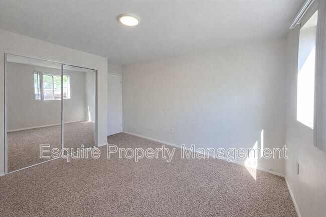 Foto del edificio - 264 Johnson Rd