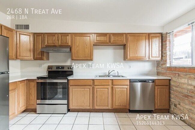 Building Photo - $1245- Beautiful 2 Bed | 1 Bath Duplex Uni...