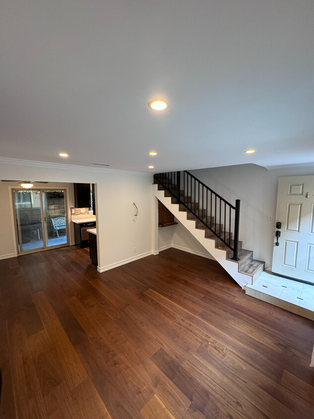 Primary Photo - 1314 S Mayflower Ave