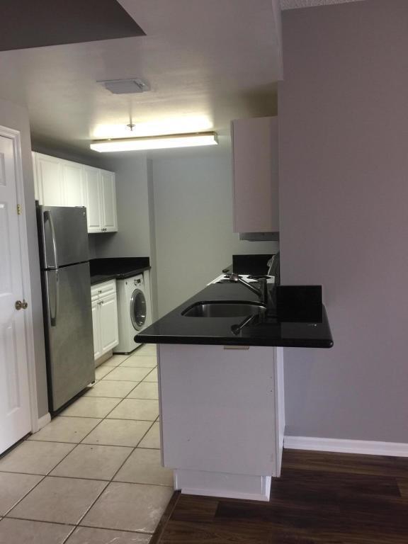 Building Photo - 2040 Greenview Shores Blvd