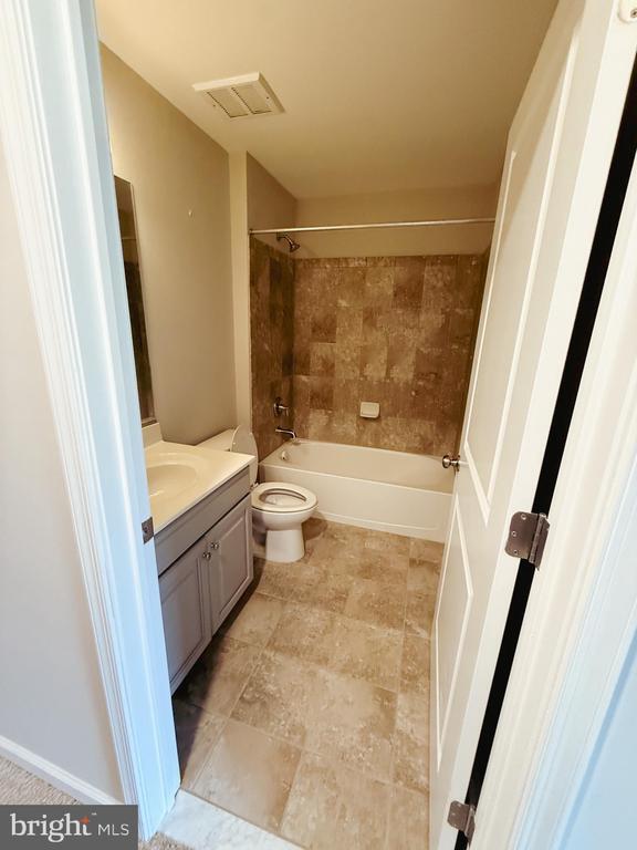 Foto del edificio - 1101 Hights Farm Rd N