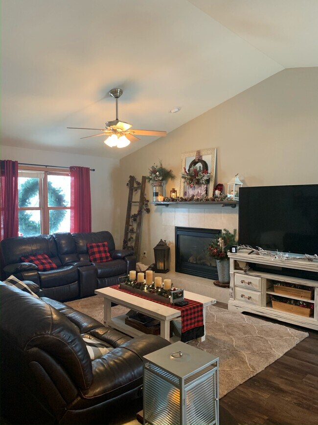 261 Alpine Pky Unit 261, Oregon, WI 53575 Condo for Rent in Oregon