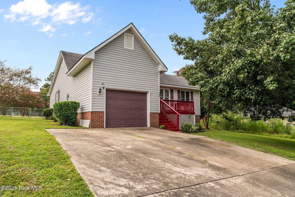 Primary Photo - 39 Orrin Ct