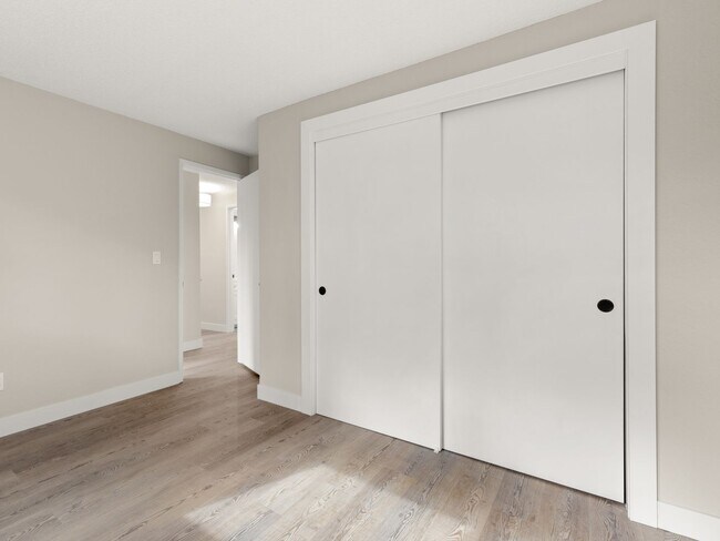 Building Photo - Single-family 3 bedroom home available for...
