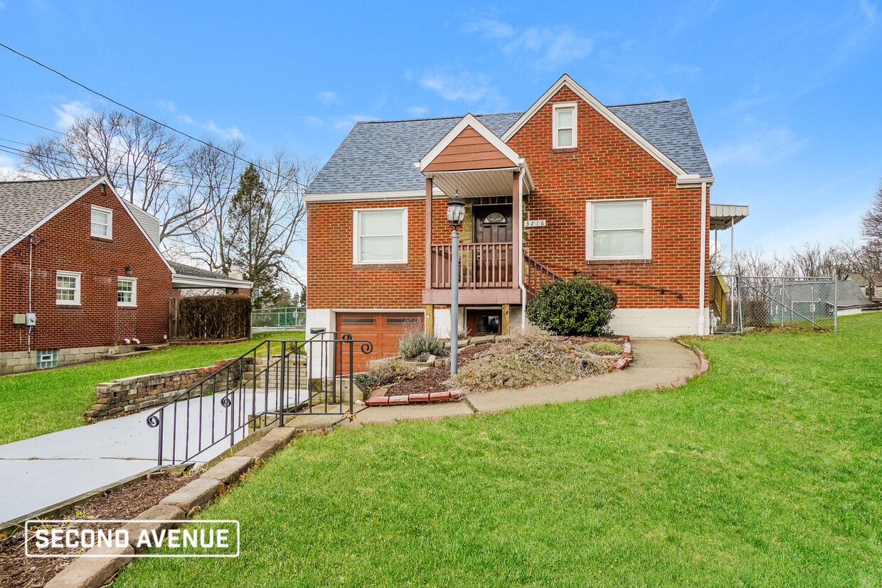 Primary Photo - 3216 Elderwood Dr