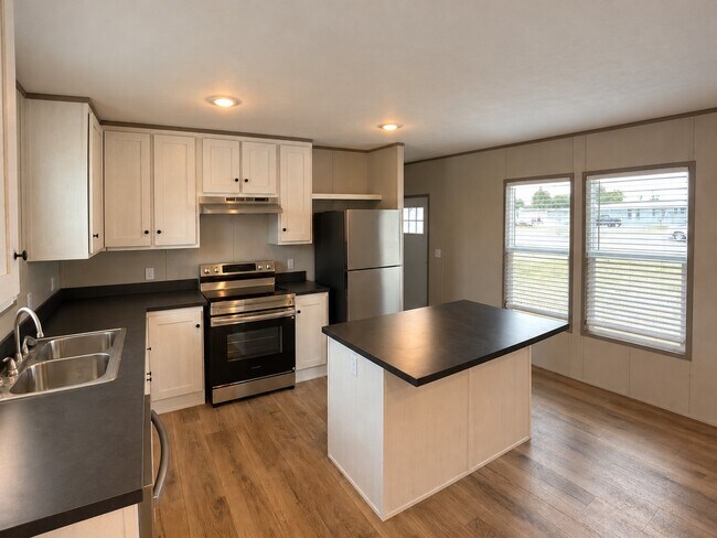 Building Photo - 106 Pine Cone Dr
