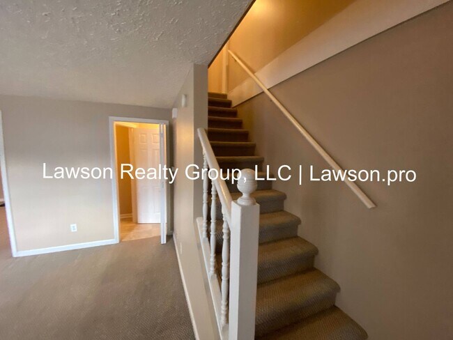 Foto del edificio - Charming Salem Townhome