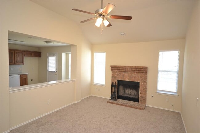 Building Photo - 718 Meadow View Dr
