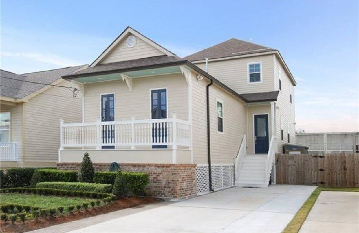 Foto principal - 5760 Warrington Dr