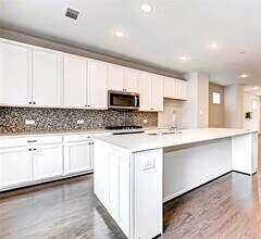Building Photo - 3115 Roseland Terrace Ln