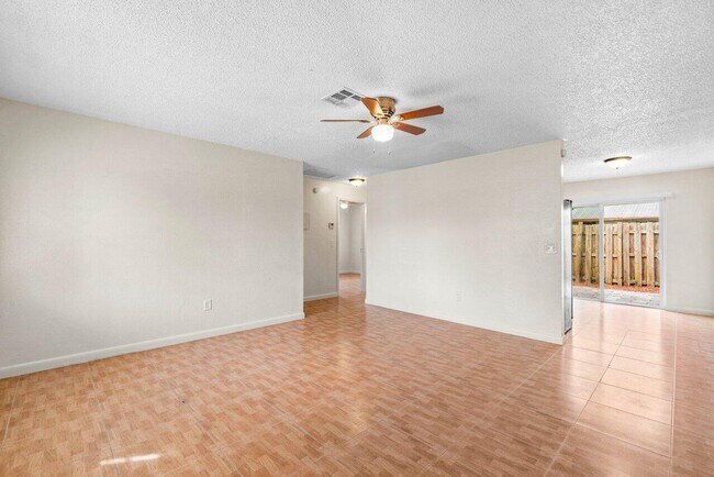 Foto del edificio - 4787 Gulfstream Rd