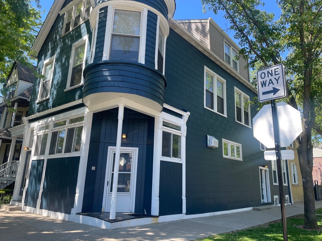 Photo - 1741 W Byron St (Chicago, IL)