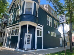 Building Photo - 1741 W Byron St