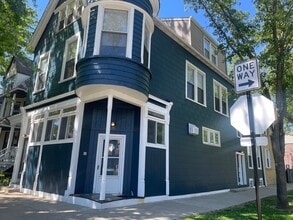 Building Photo - 1741 W Byron St