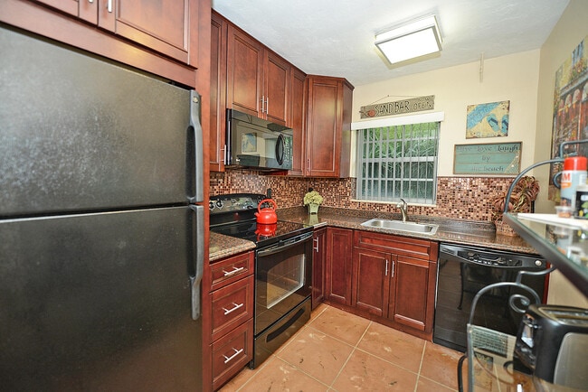 Building Photo - 2060 NE 1st St