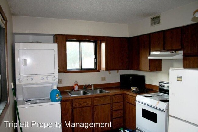 Building Photo - 4400 Castlewood Pl