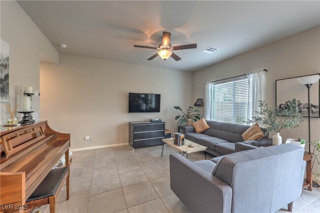 Foto del edificio - 9074 Meadows Ln