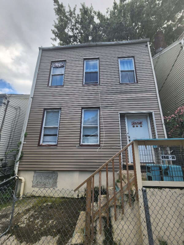 Primary Photo - 204 N 1st St