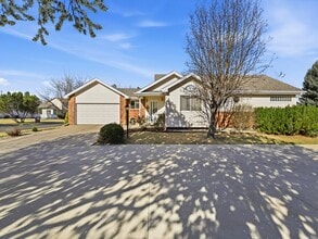 Building Photo - ? Easy Living in Loveland | Fireplace + Prime Hwy 287 Location