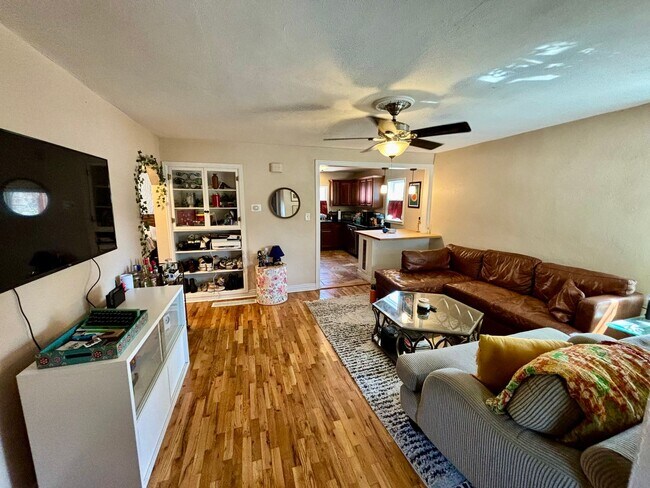 Foto del edificio - 318 Scott Ave