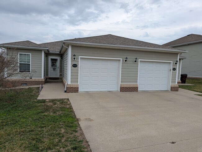 Foto del edificio - 9008 Landon Ln