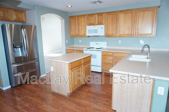 Building Photo - 2600 S Holguin Way