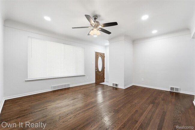 Building Photo - 24985 Mabray Ave