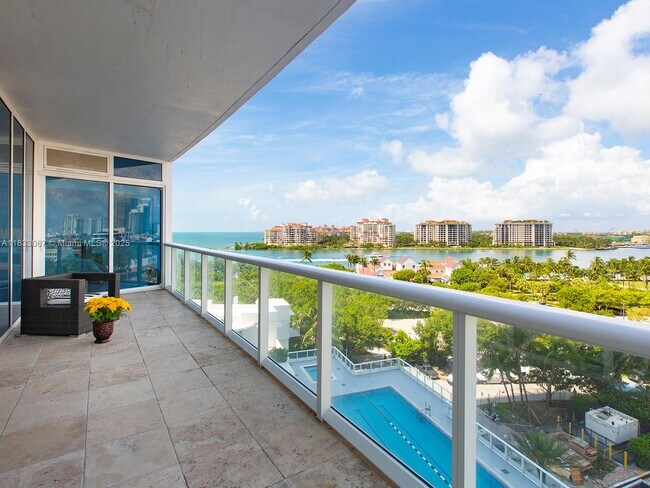 Foto del edificio - 100 South Pointe Dr