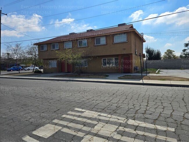 Foto del edificio - Spacious 3 bedroom, 2.5 bathroom townhome....