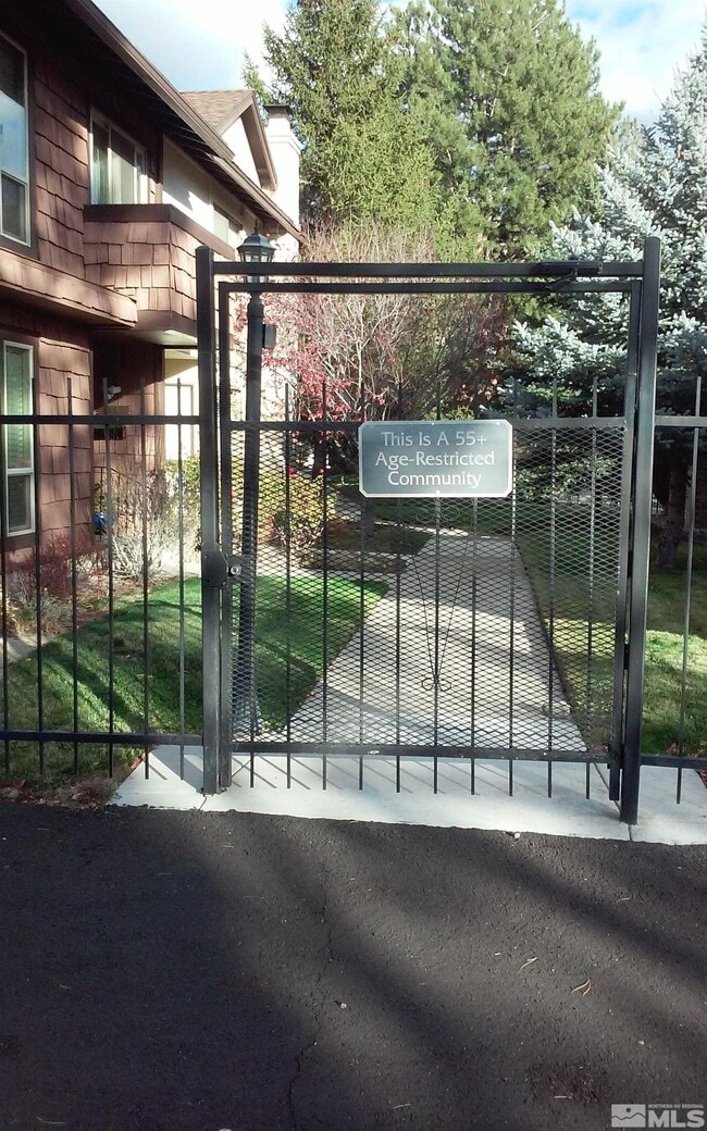 Building Photo - 1445 Foster Dr