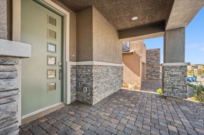 Building Photo - Beautiful New Home in Black Mountain Planned Community