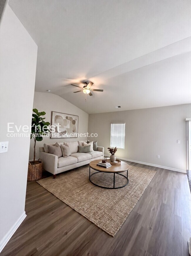 Foto del edificio - 221 Aniston Ln