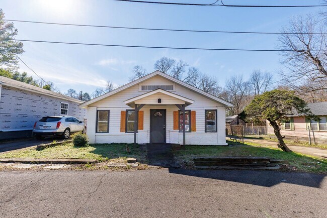 Foto del edificio - Norwood 3 BR Home