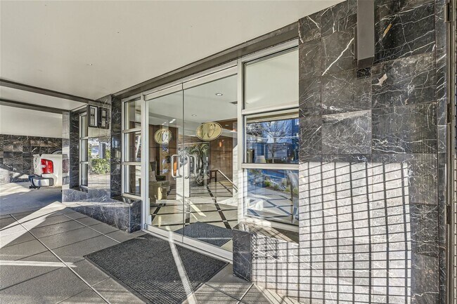 Building Photo - Penthouse with Panoramic Views in Downtown...