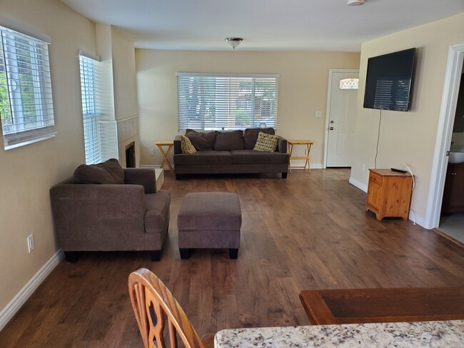 Living room - 11011 White Oak Ave