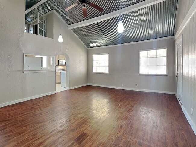 Foto del edificio - 2015 McMillan Ave