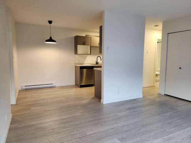 Building Photo - 3602 27 Av