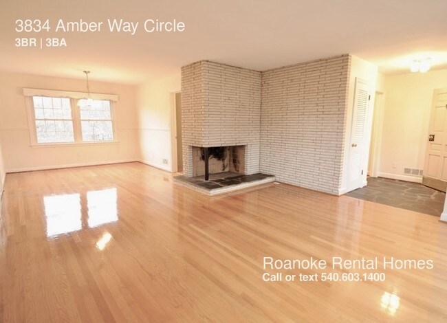 Building Photo - Move In Ready//4bd//2ba//Spacious