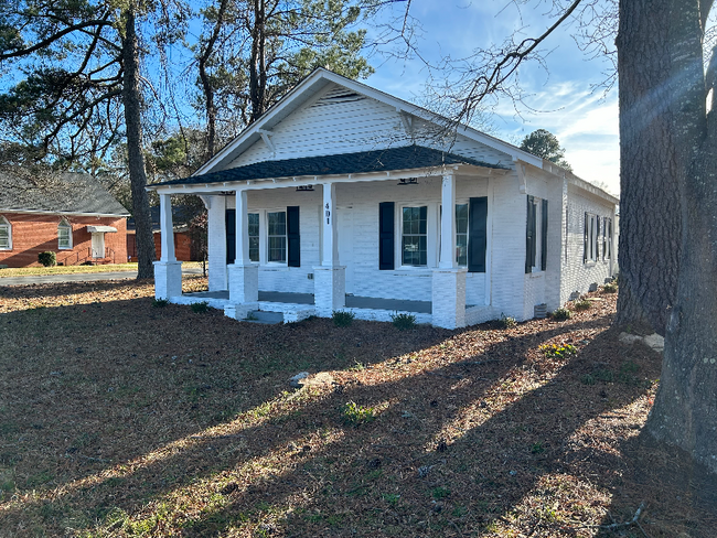 Building Photo - 401 W Edwards St