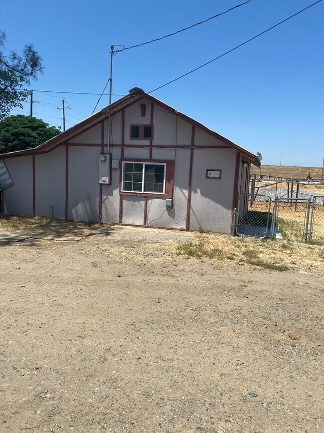 Building Photo - 3704-3704 CA-140