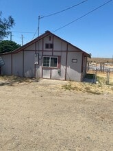 Building Photo - 3704-3704 CA-140