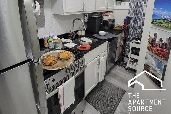 Photo - 648 W Roscoe St Apartment