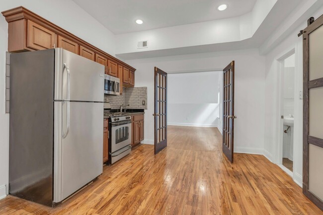 Building Photo - 356 Varick St