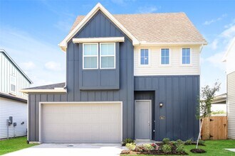 Building Photo - 9835 Willow Creek Commerce Dr