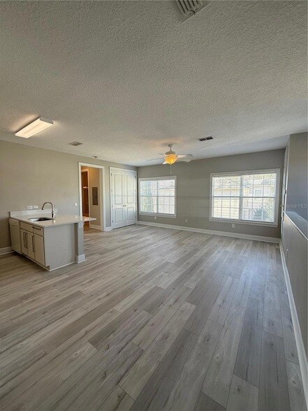 Foto del edificio - 1222 Roycroft Ave