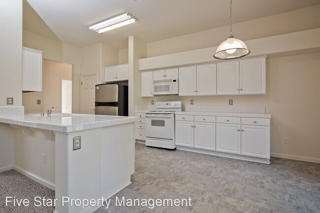 Building Photo - 3 br, 2 bath House - 3413 Summer Dr