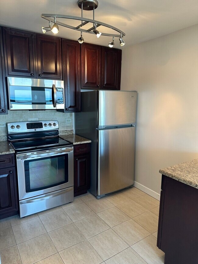 Foto del edificio - 2626 N Lakeview Ave